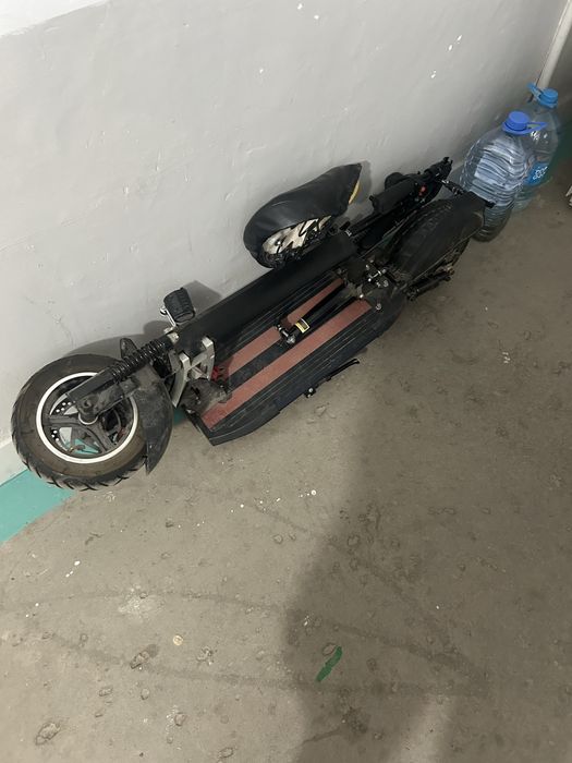 Продам не робочий самокат