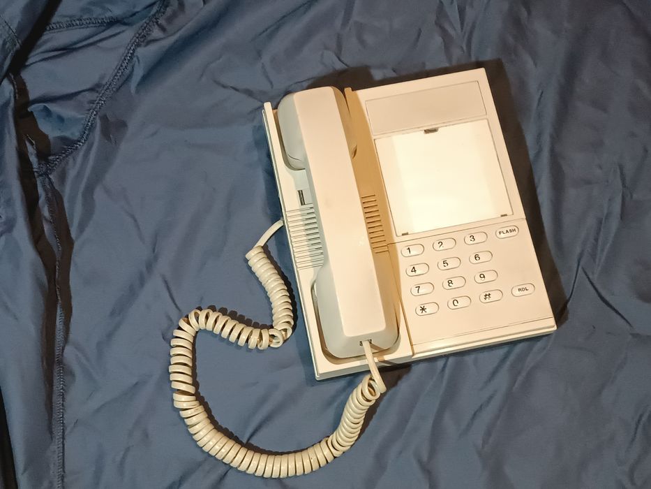 Стар телефон с копчета