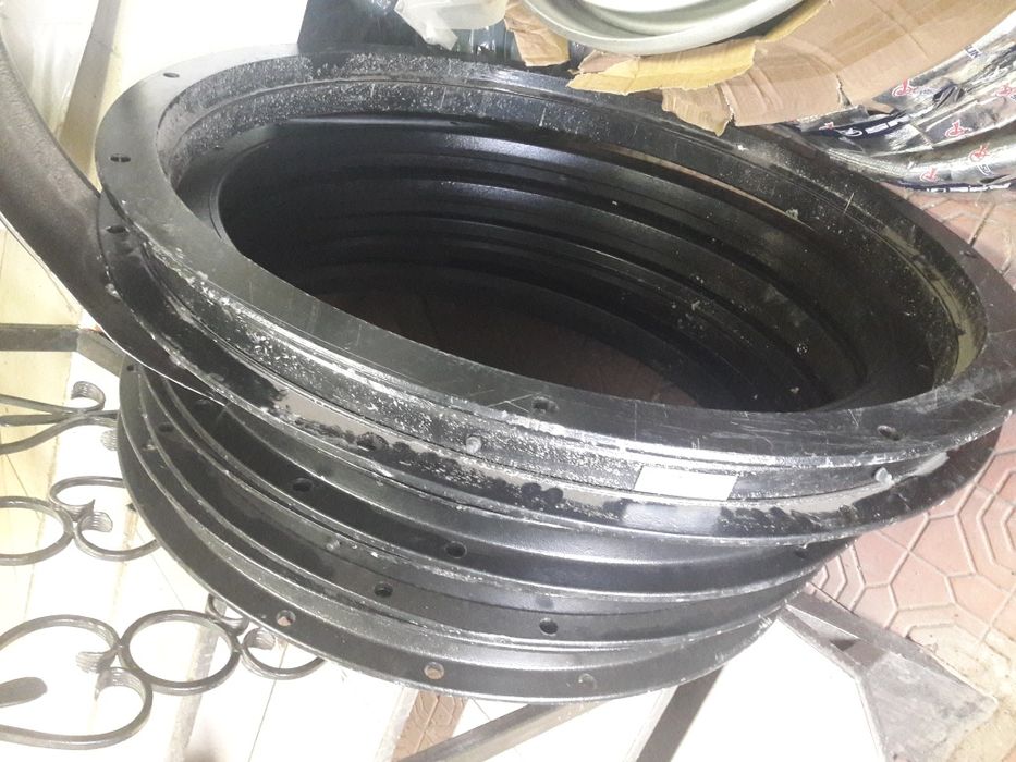 Круг поворотный прицепа грузовой иномарки д 111 см