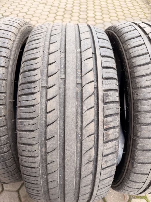 225/40/18 Goodride летни