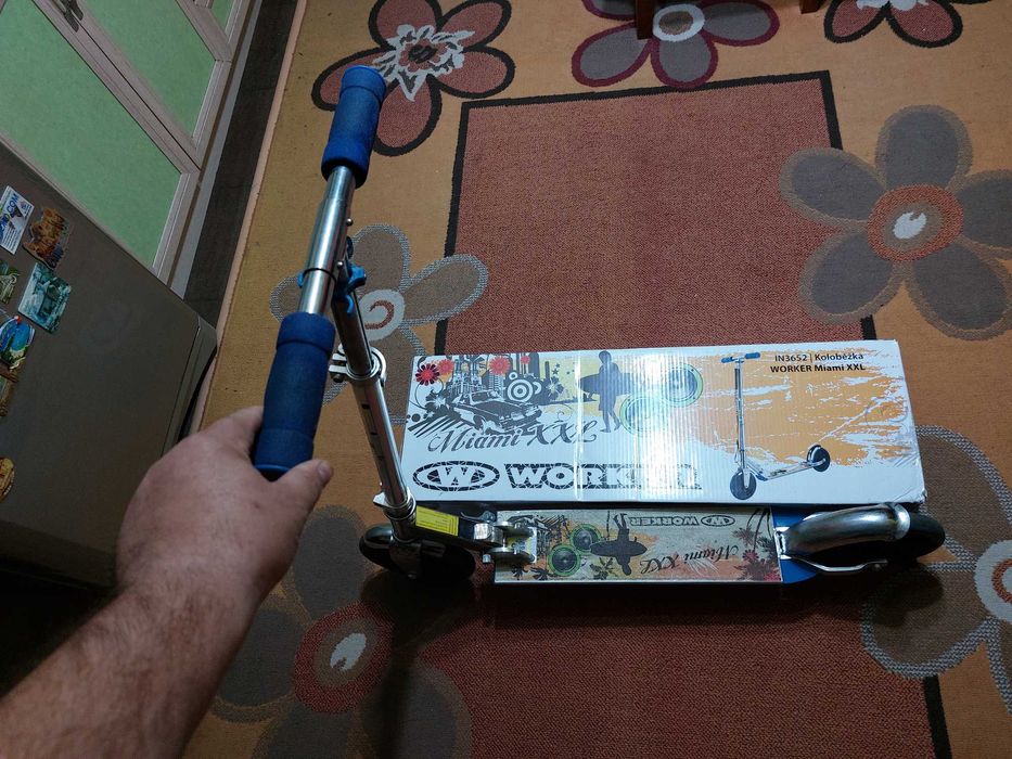 Продавам детски бричове ръкавици и протектор за езда,Тротинетки.