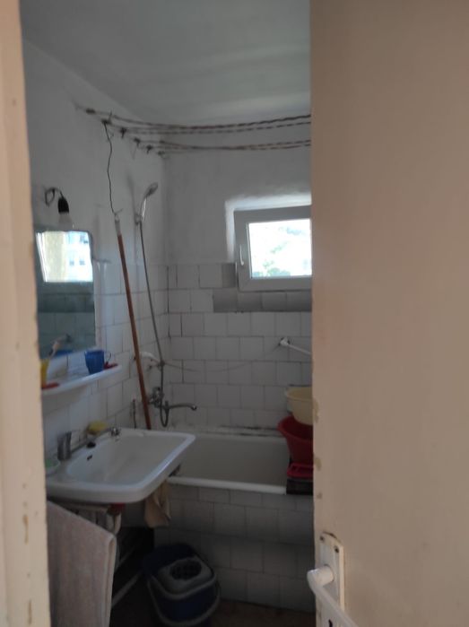Vând apartament 4 camere decomandat