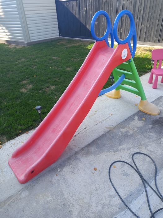 Vand tobogan ,stare foarte buna!! 180 leiPitesti