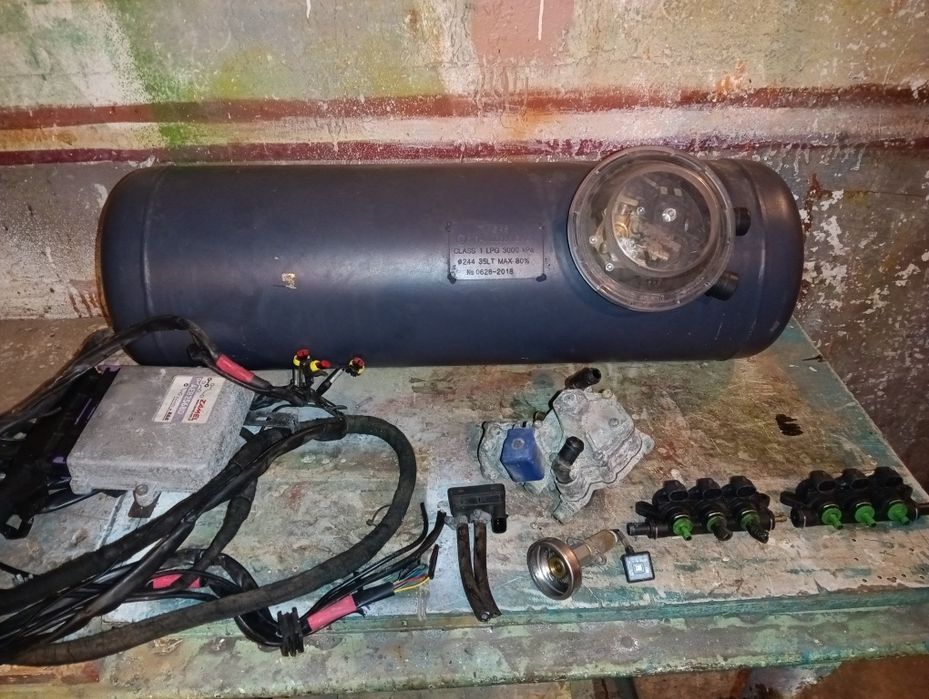 Газов инжекцион 6 цилиндъра А.Е.В