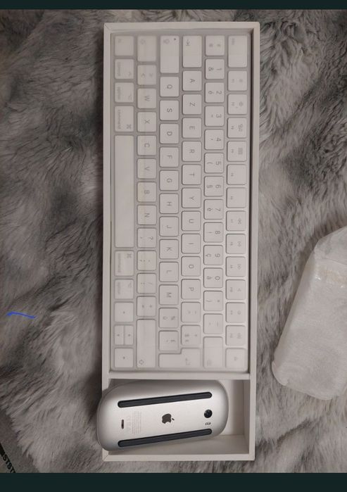 Vând. Set  tastatură + mouse apple keyboard