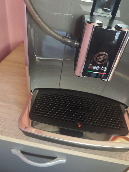 Каферобот Saeco GranAroma SM6580/10 с 22месеца гаранция