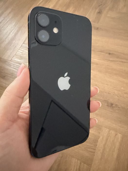 Продам Iphone 12