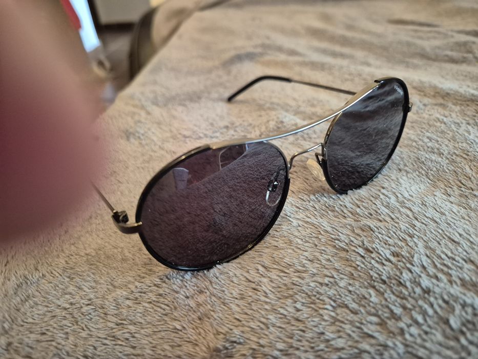 Ochelari soare Polaroid noi, rame titan