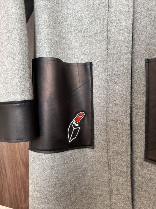 Пальто серое с коженными вставками