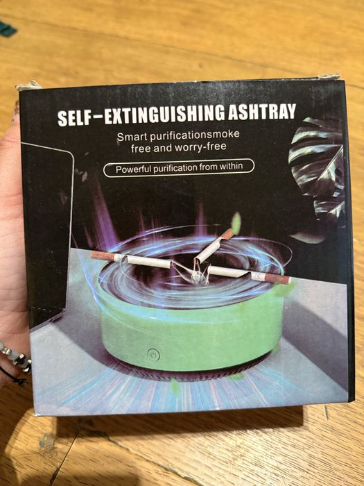 Продавам пепелник с дърпане на дима