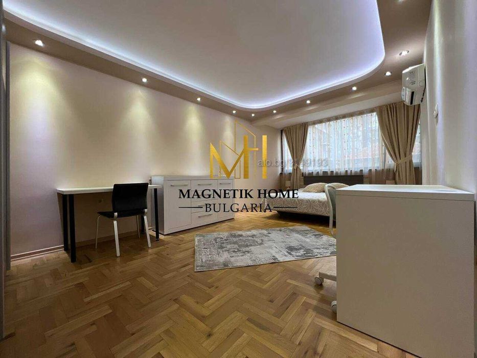 Дизайнерски четиристаен апартамент в супер център до Стоматологията