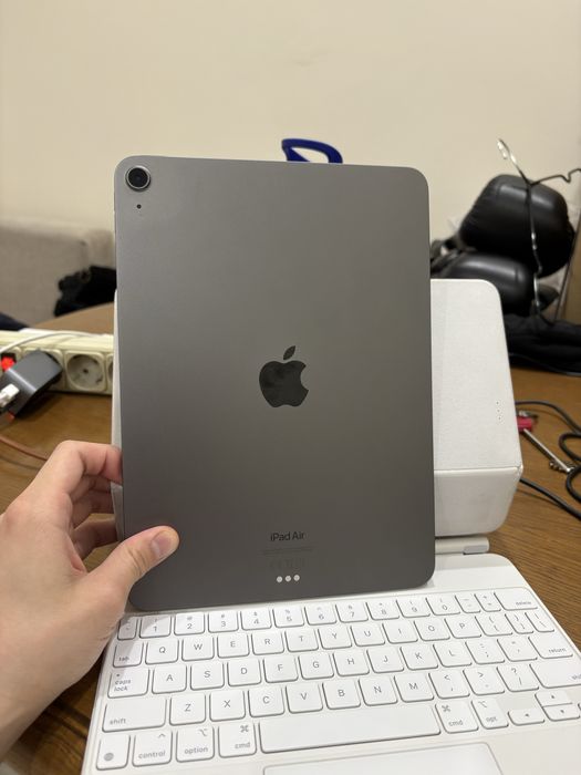 Ipad Air 5 64gb wifi & magic keyboard