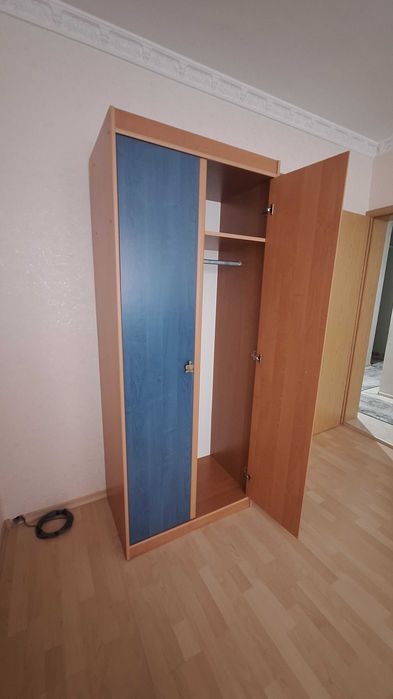 Детско обзавеждане.Единично легло с ракла,матрак,рамка и два гардероба