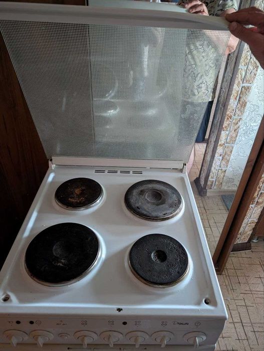 Рабочая кухонная плита. Отдам бесплтано.