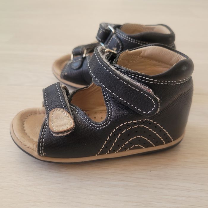 Продам детскую обувь