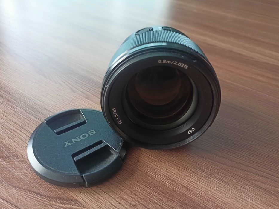 продам объектив Sony FE 85mm f/1.8