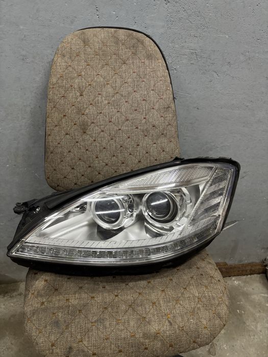 W221 фара левая