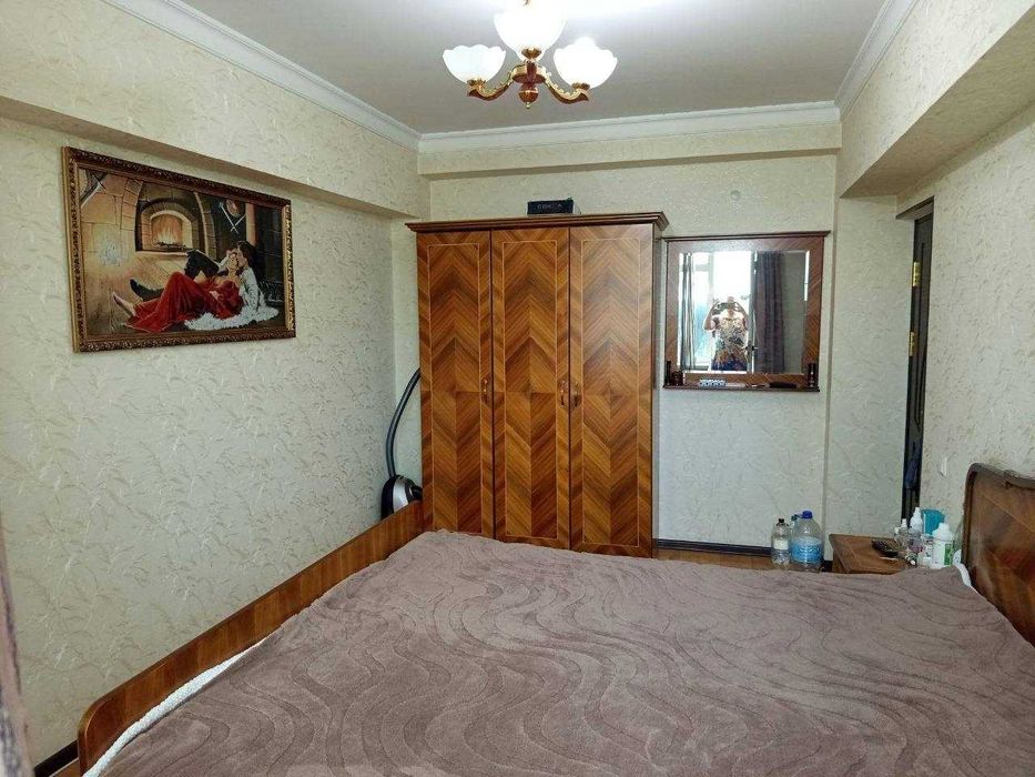 Продаётся 4/4/4 на Ц-6 среднее состояние 87м2 частично с мебелью