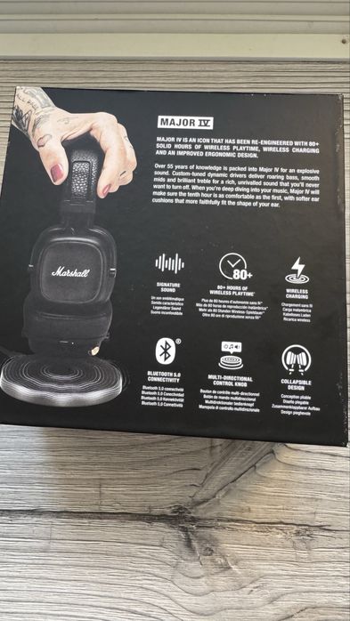 Наушники в подарок часы