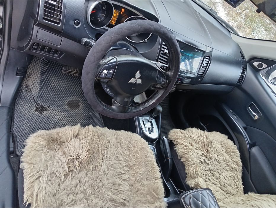 Автомобиль Mitsubishi Outlender