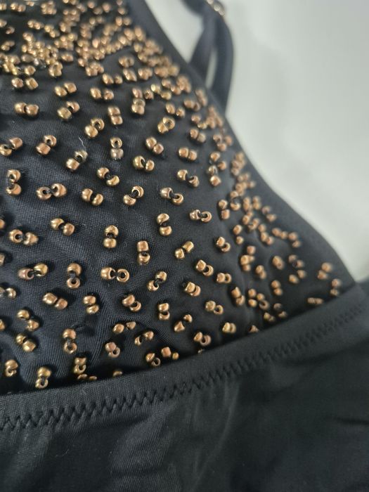 Стегнат цял бански класически модел