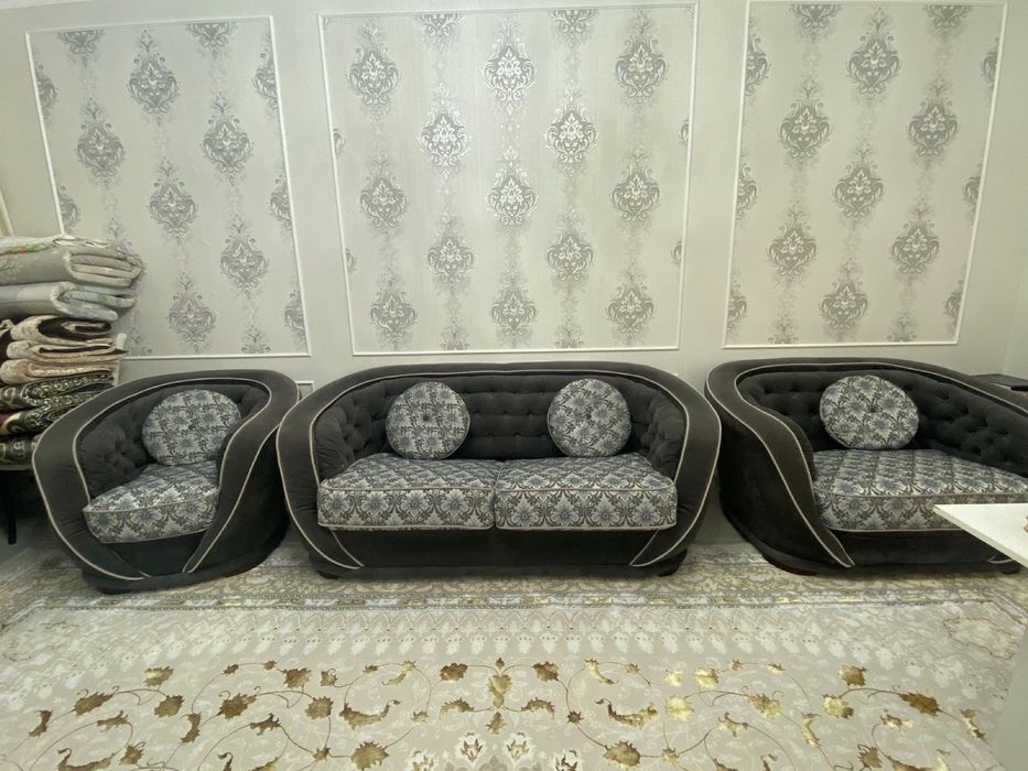 Мебель для гостиной диван с креслом + стулья 12 шт