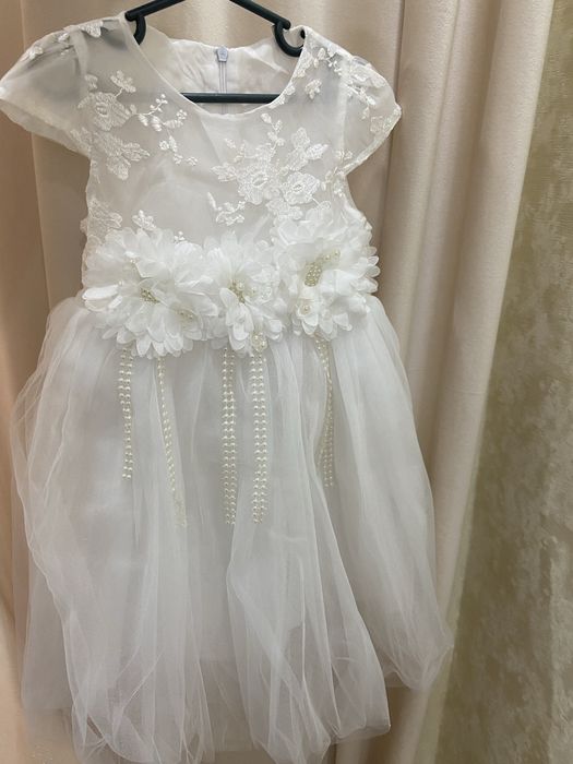 Ақ көйлек қызға 4-5 жасқа арналған