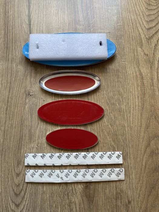 Emblema Semn Logo Grila Bara Fata Portbagaj Spate Ford Scris Titanium