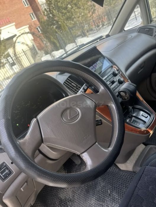Продам машинк LEXUS RX 300