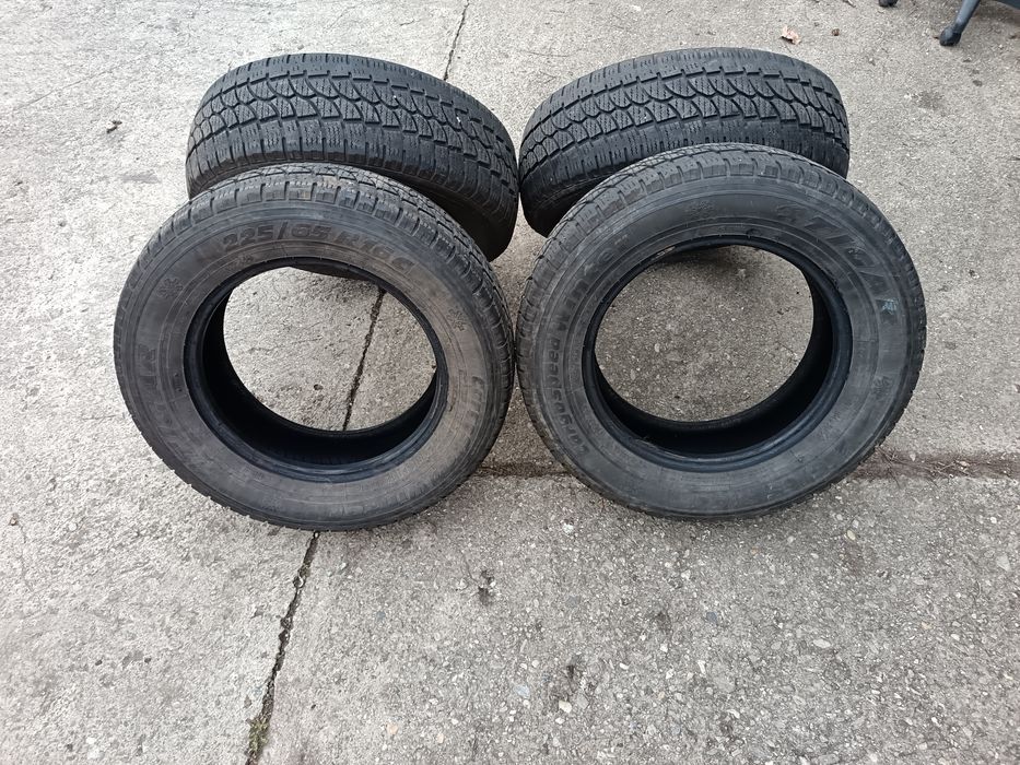 Vând anvelope de iarna  MS 225/65 R16C