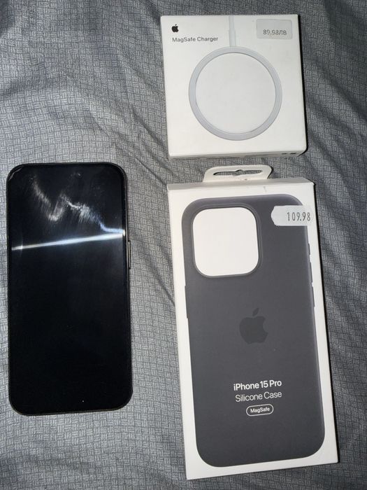 Apple iPhone 15 Pro 128GB + оригинални аксесоари (magsafe + case)