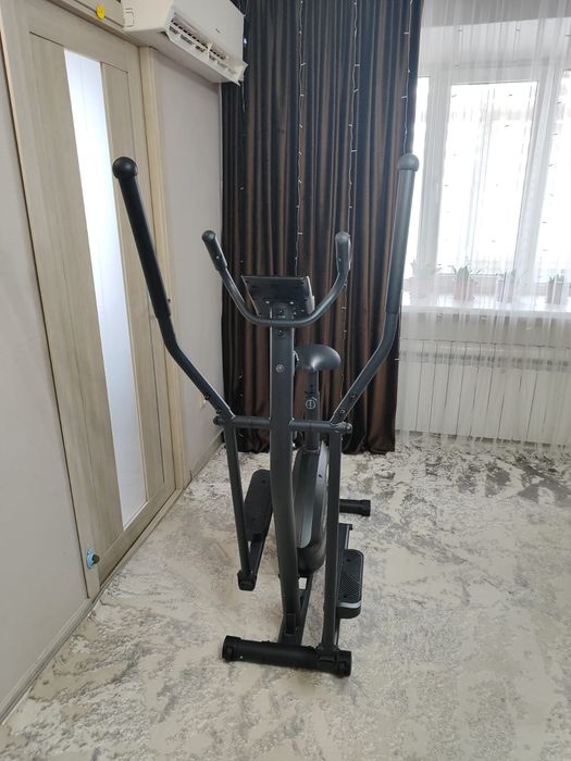 Продам элептический тренажёр.