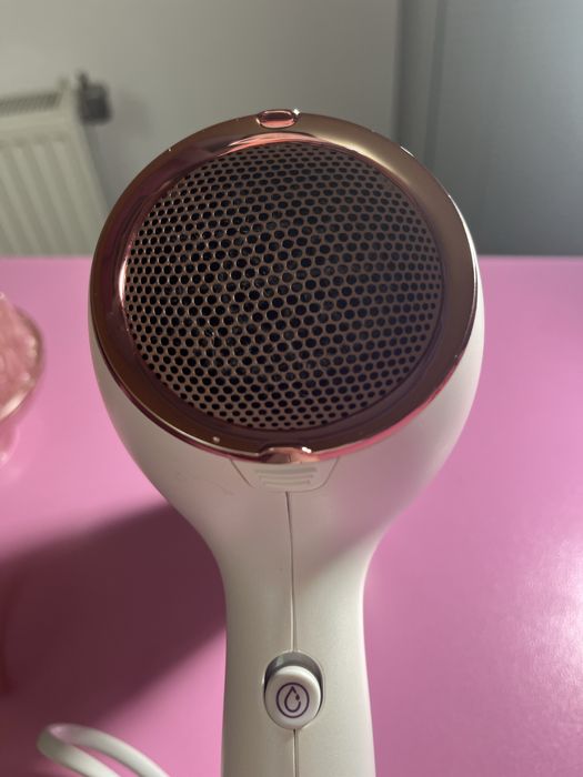 Сешоар на Philips 2300W, с дифузер, 3х2 степени