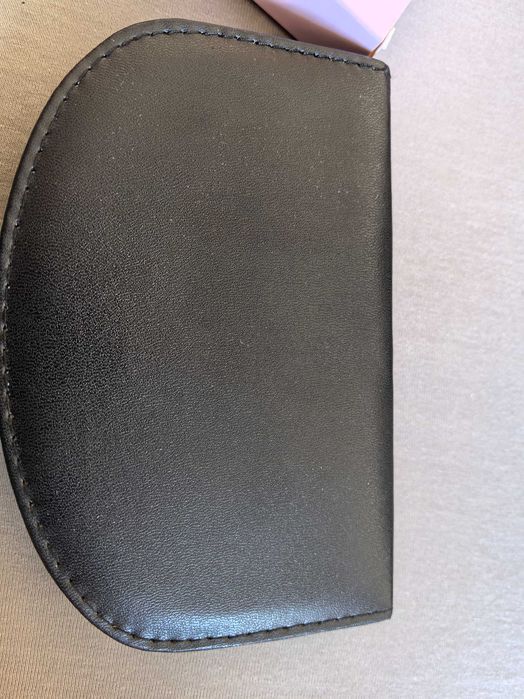 Vând trusă pentru unghii nouă