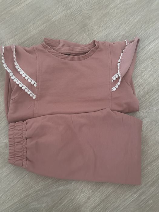 Compleu NOU marimea 3-4 ani