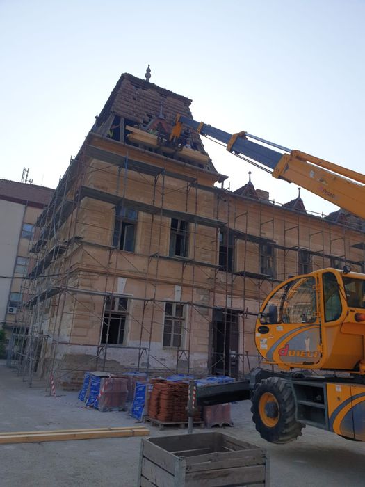 Închiriez manitou