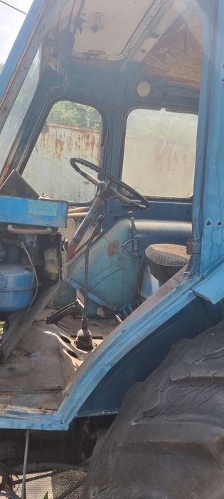 ЮМЗ 6 трактор с КУНОМ на ходу