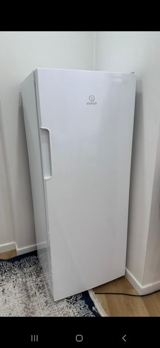 Продам морозильник Indesit