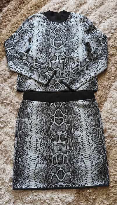 Compleu pulover si fusta H&M - M