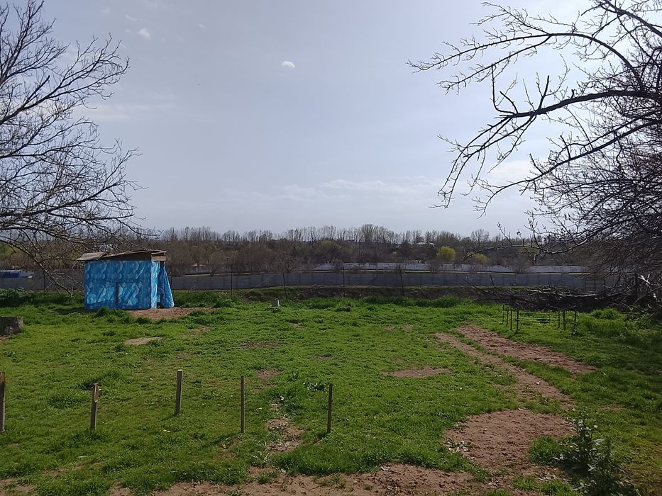 12 sotix uy sotiladi 47.000$ keliwamiz