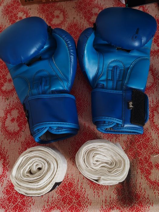 Vand manusi si bandaje kickbox