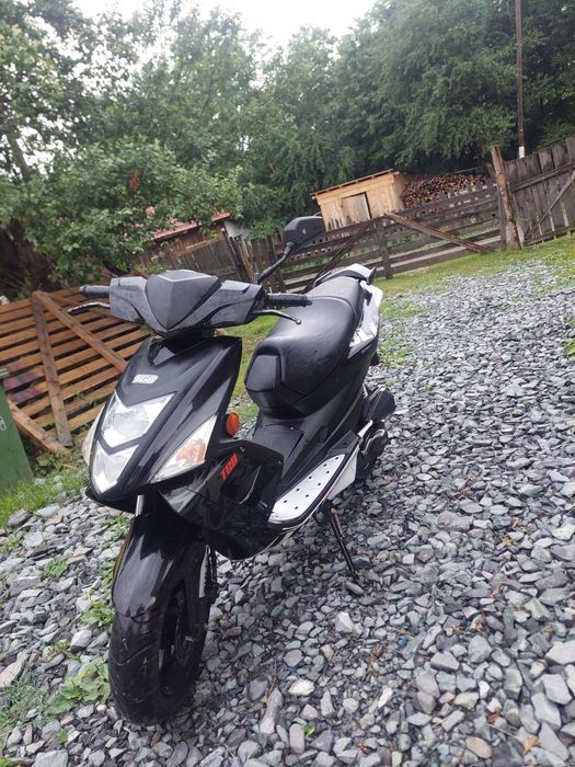 Vând scuter TGB motor de 49 se conduce fara permis