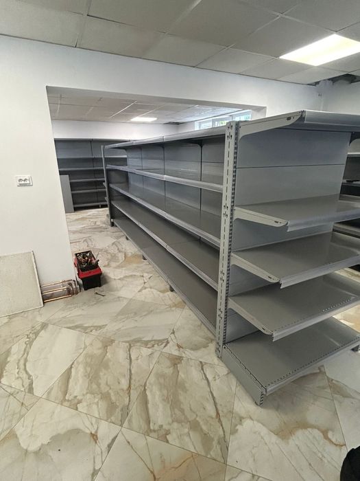 Rafturi de magazin