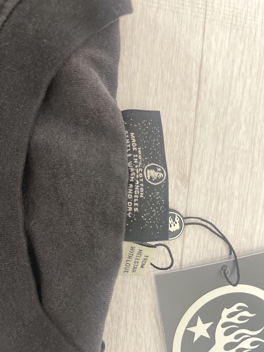 Футболка от бренда Hellstar