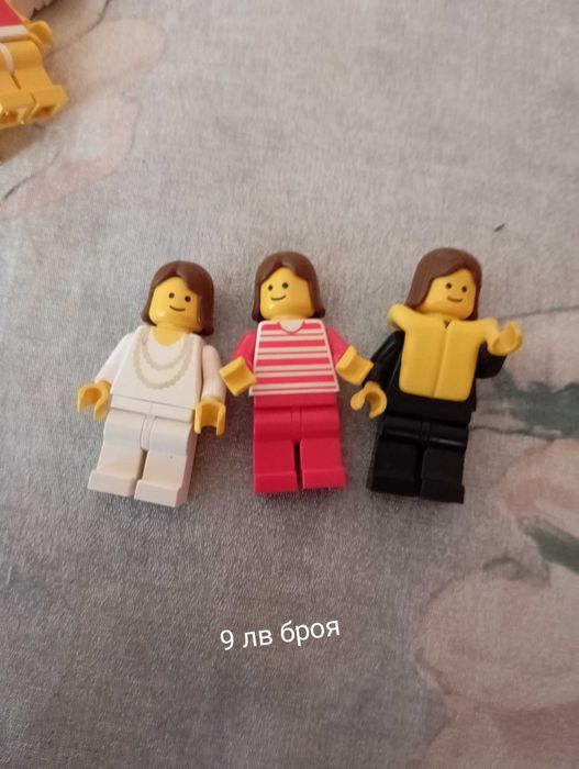 Продавам Лего стари фигурки