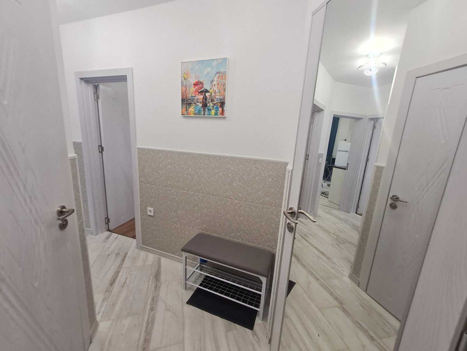 Дава се под наем Тристаен апартамент в Варна, Център - 80 кв.м за 887.4 € - Снимка #2