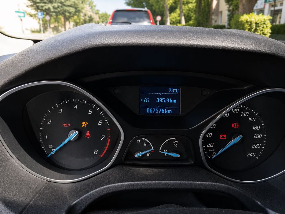 FORD Focus 2011 — imagine 5