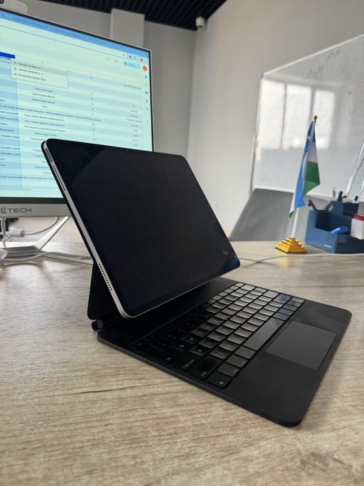 iPad Air 13-inch M3 + Keyboard