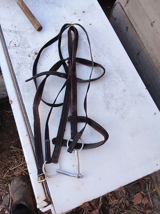 Продам уздечку новая