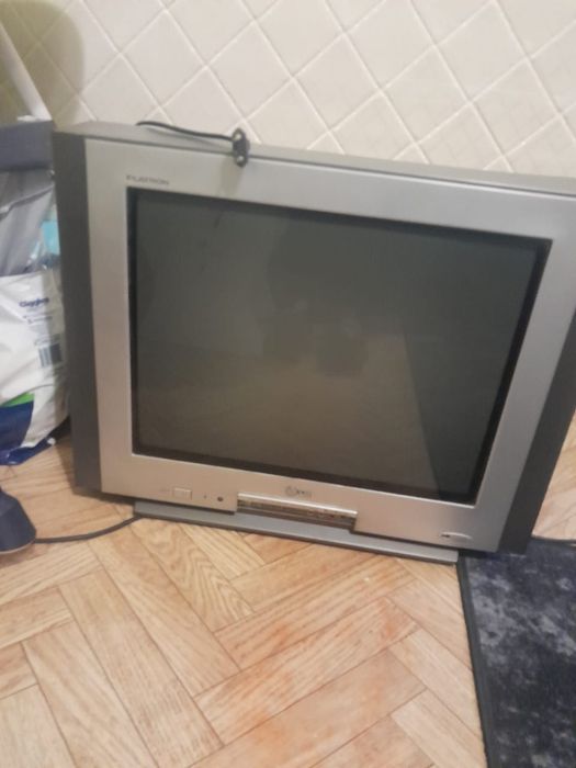 Телевизор LG FLATRON, плоский экран,диагональ 52см.